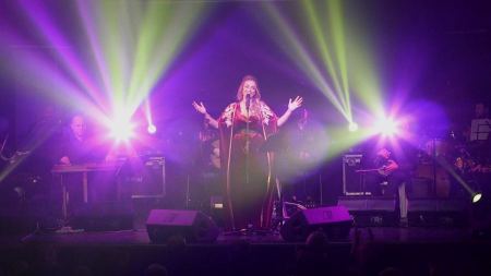 الفنانة دلال ابو امنة تتألق في حفل الطيبة 2021